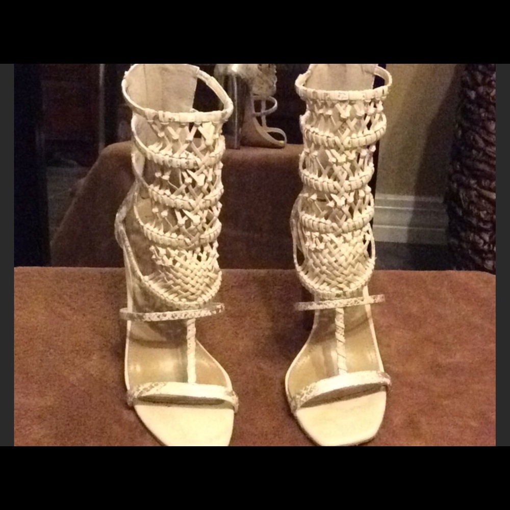 BCBG OFF WHITE 8.5 HEELS